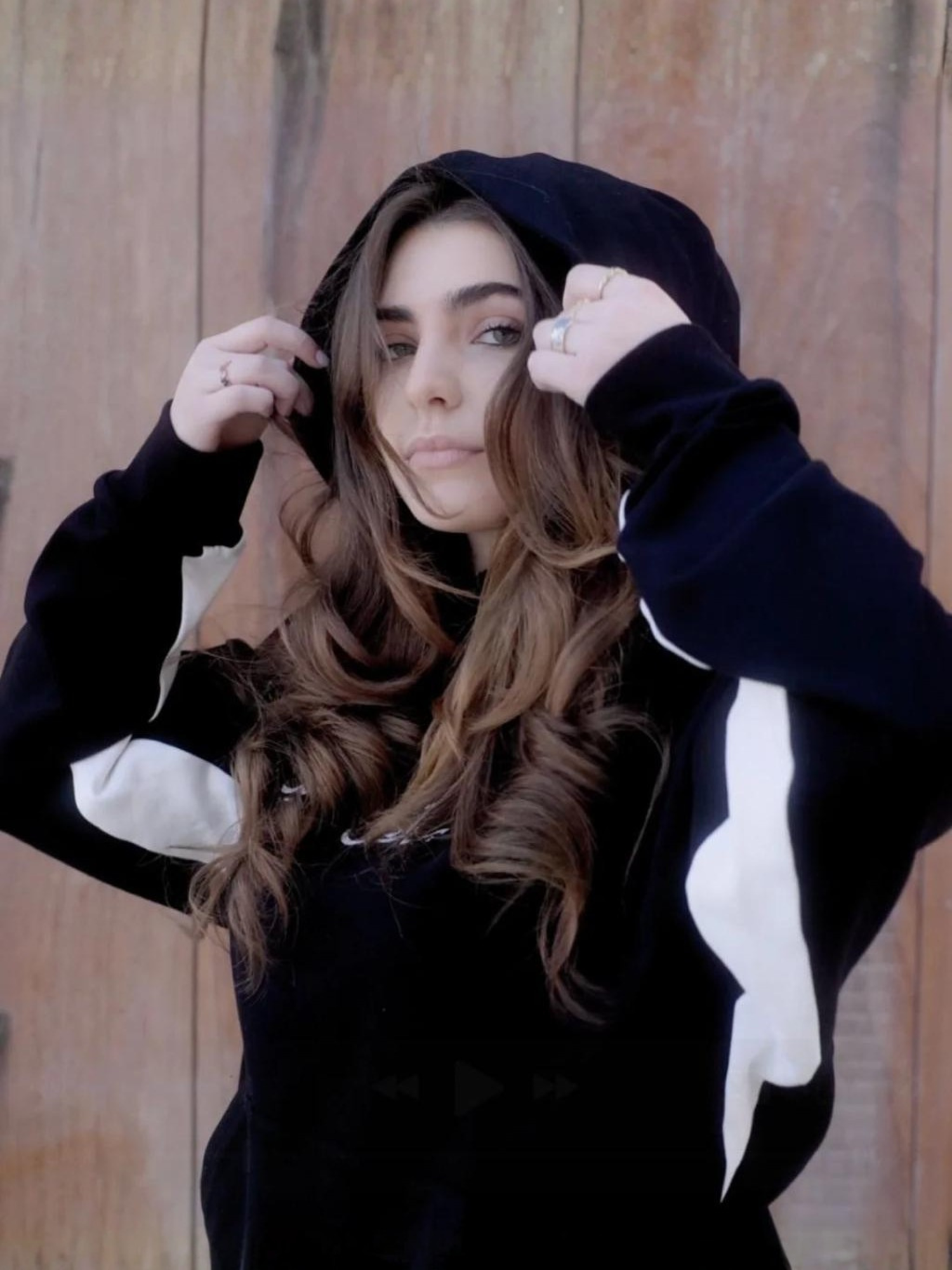 Black Hoodie “بلاد تصنع السلام”