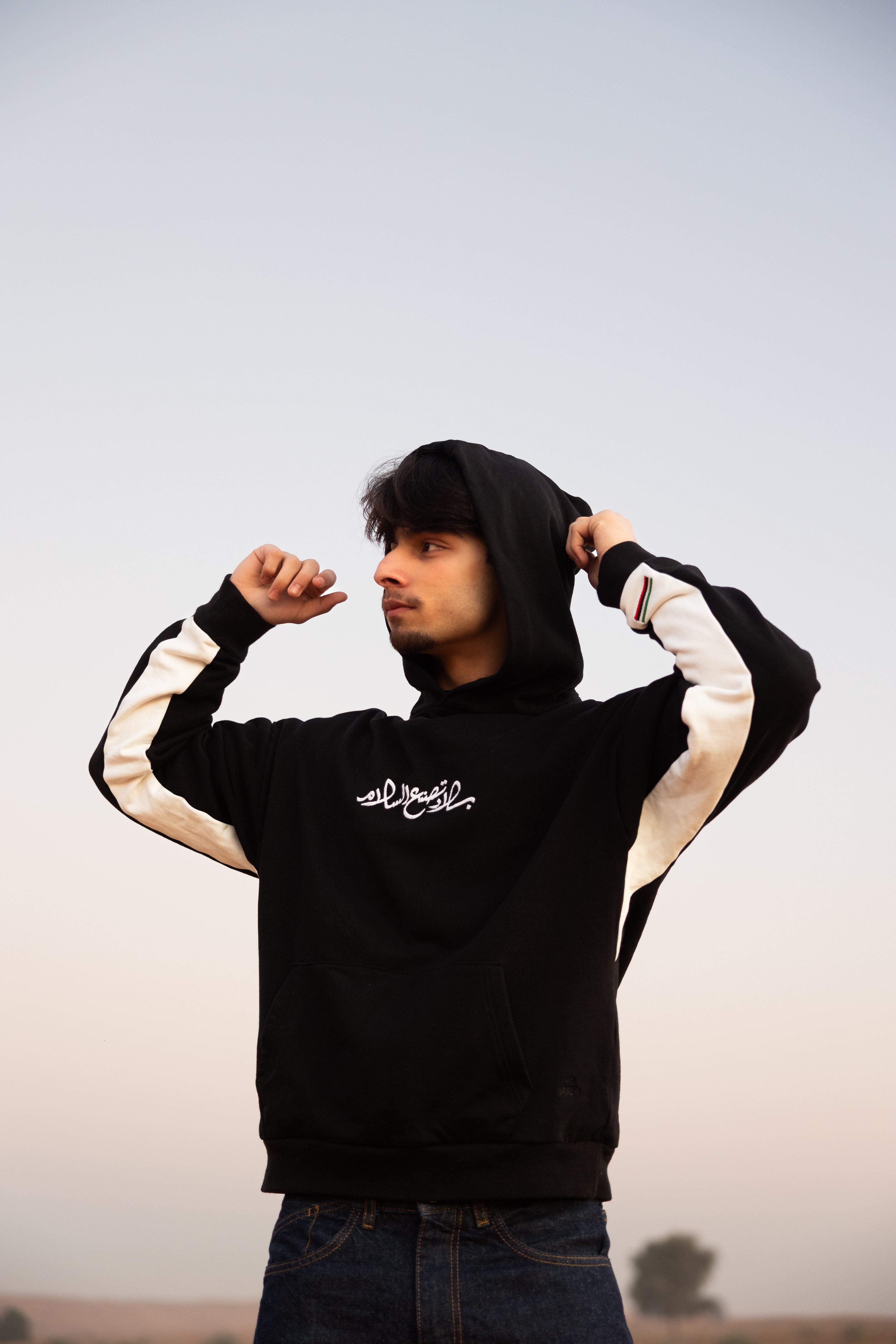 Black Hoodie “بلاد تصنع السلام”