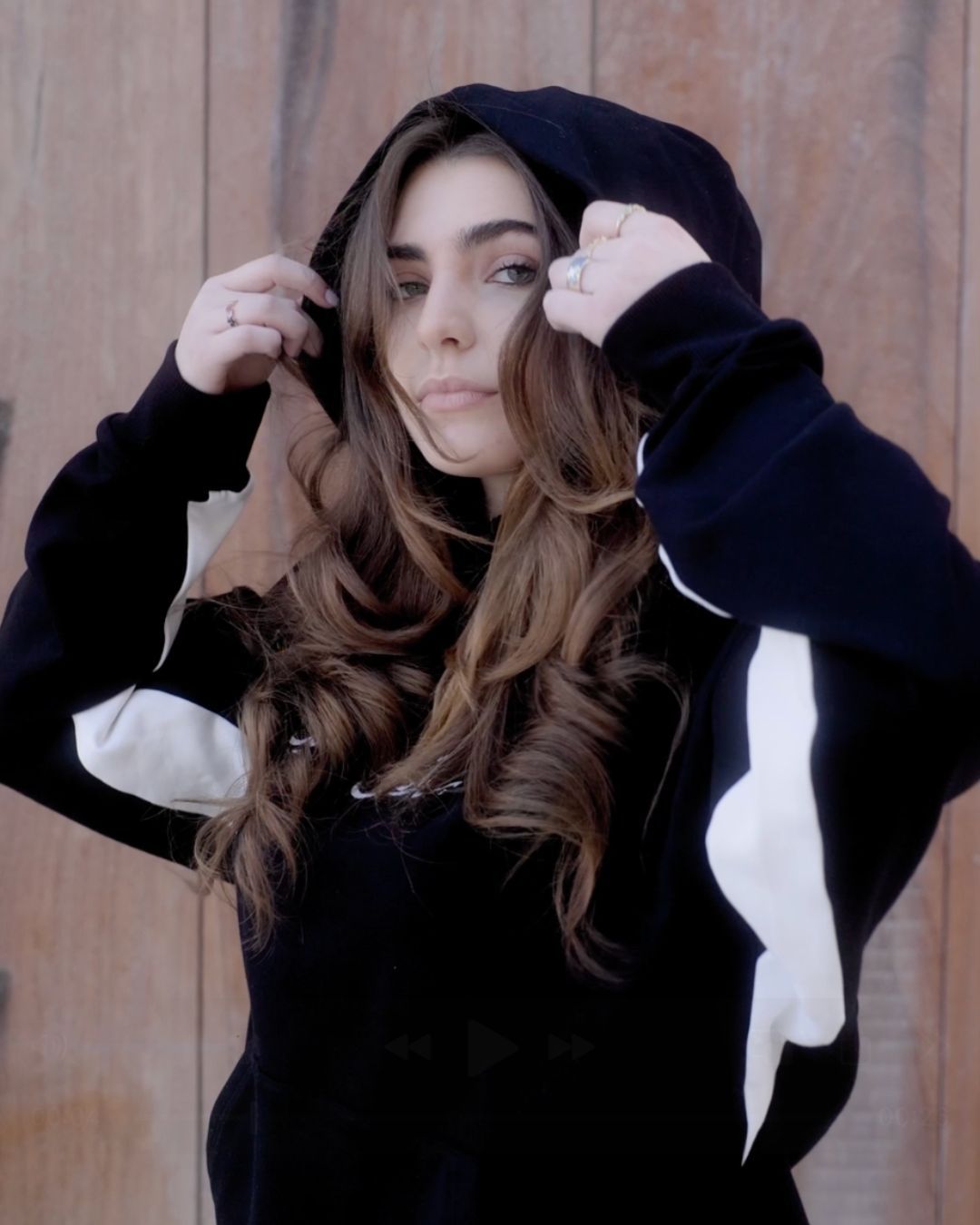 Black Hoodie “بلاد تصنع السلام”